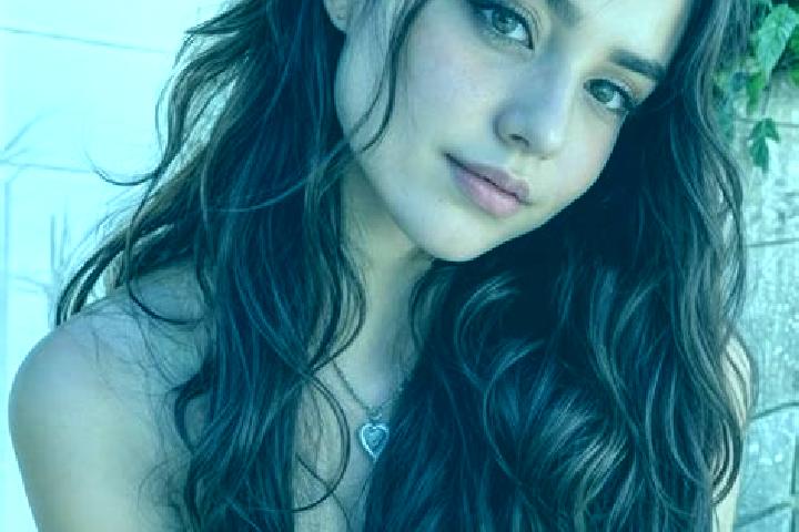Elizabeth, 23, a brunette hazel-eyed slavic companion based in Edingworth. Offering Prostate Massage, Couples, A-Level. Available for incall and outcall, ove...