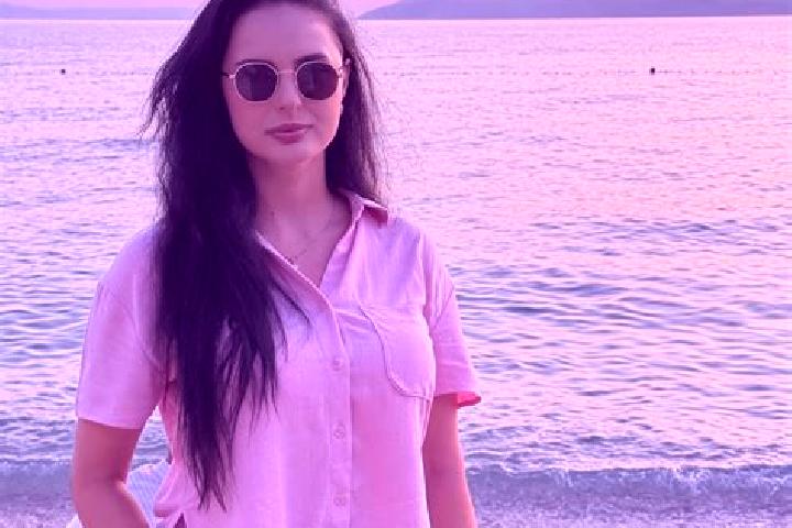 Elizabeth, 23 — Escort in Ciuchici, Romania