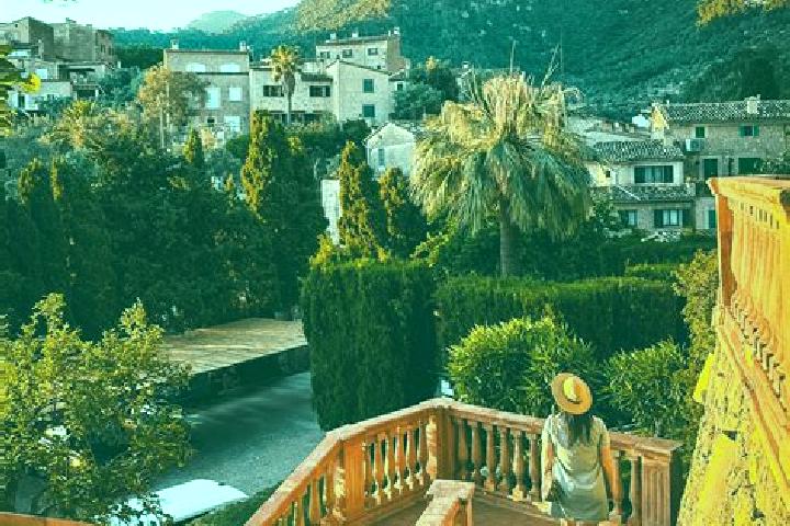 Elizabeth, 23 — Escort in Deia, Spain