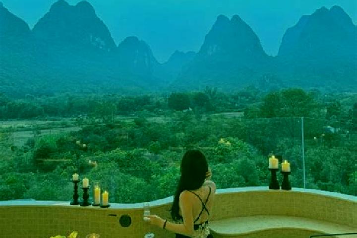 Elizabeth, 23 — Escort in Longjiao, China