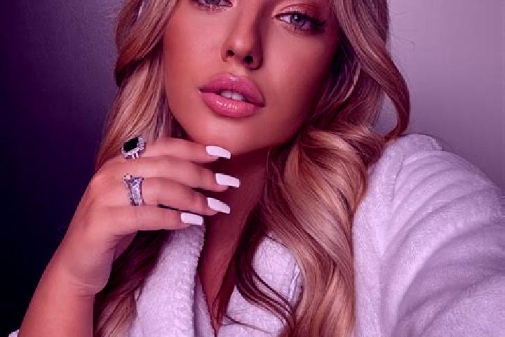 Elizabeth, 23 — Escort in Luebars, Germany
