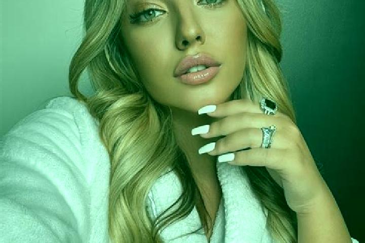 Elizabeth, 23 — Escort in Mnogoudobnoye, Russia