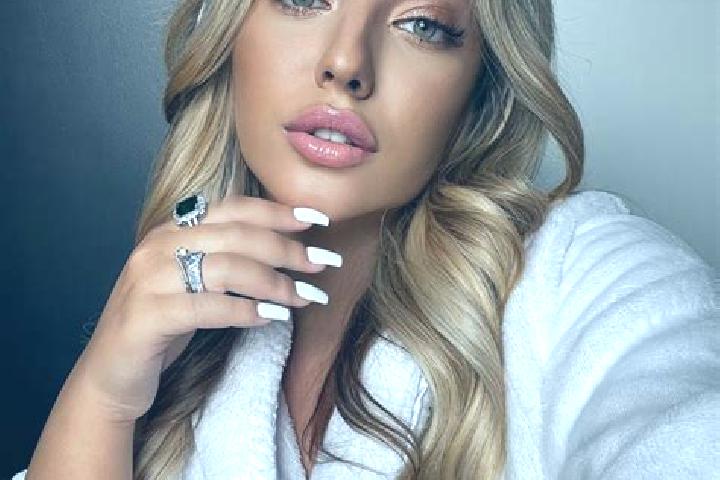 Elizabeth, 23 — Escort in Novobessergenovka, Russia
