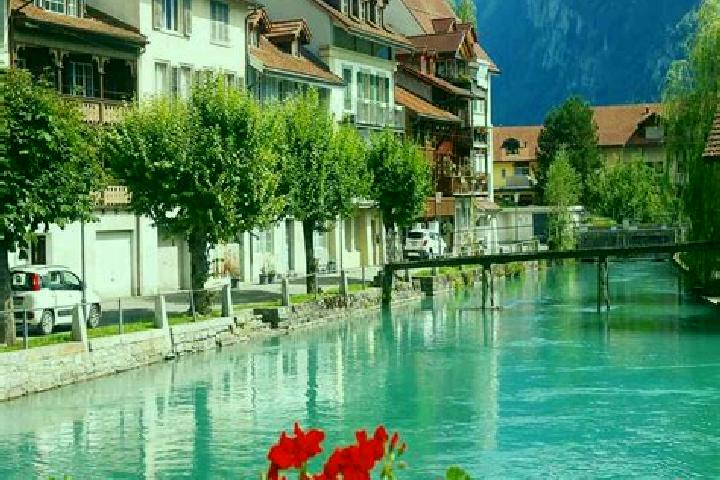 Elizabeth, 23 — Escort in Riviera, Switzerland