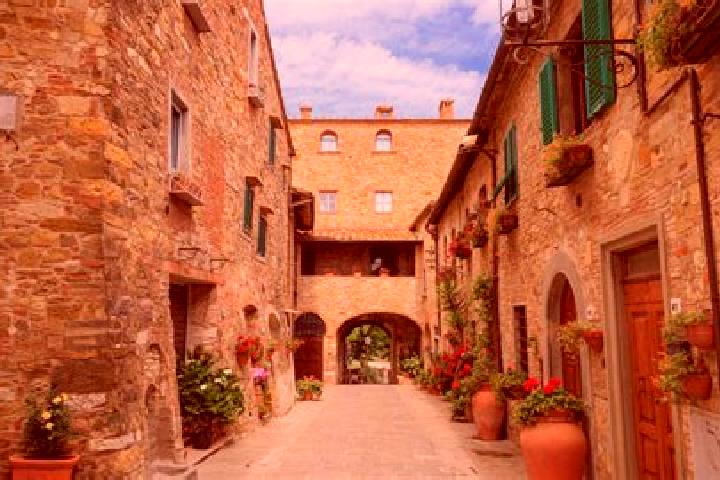 Elizabeth, 23 — Escort in San Donato, Italy