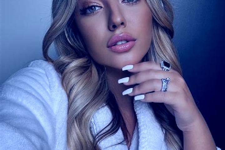 Elizabeth, 23 — Escort in Stedesdorf, Germany