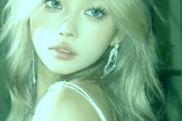 Elizabeth, 24, a blonde amber-eyed asian companion based in Park Ridge. Offering CIM, Couples. Available for incall and outcall, overnight bookings available.