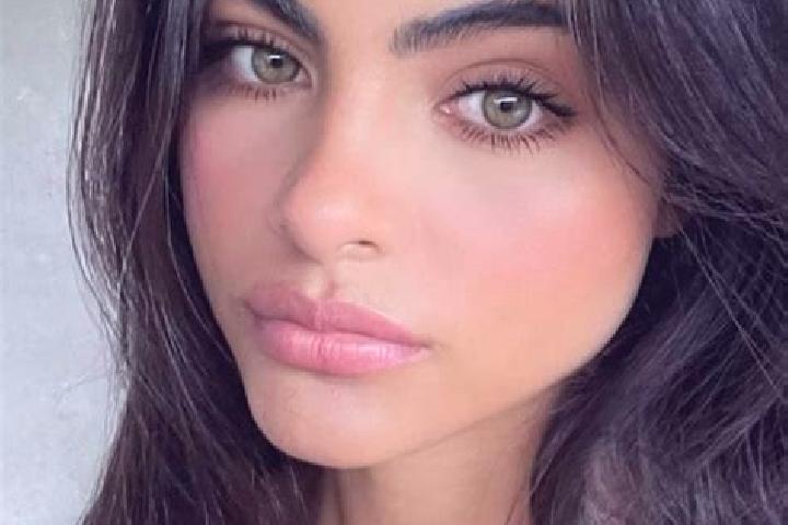 Elizabeth, 24, a brunette green-eyed caucasian companion based in Bocca Callalta. Offering Fetish, GFE, Striptease, OWO. Available for incall and outcall, ov...