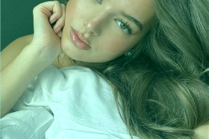 Elizabeth, 24, a chestnut amber-eyed latina companion based in Artik. Offering A-Level, Overnight, Erotic Massage. Available for incall and outcall, day and ...