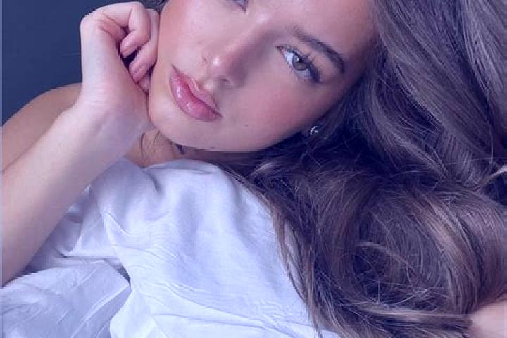 Elizabeth, 24, a chestnut green-eyed latina companion based in Elbeuf. Offering GFE, Duos, Dinner Date. Available for incall and outcall, overnight bookings ...