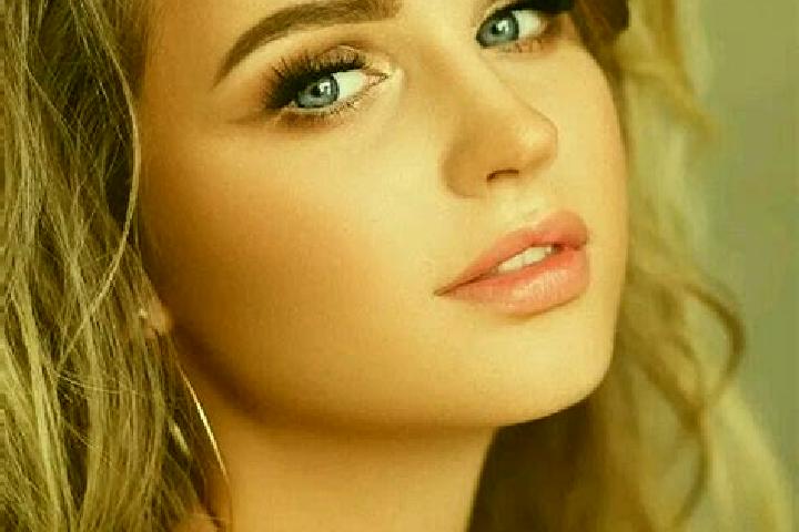 Elizabeth, 24, a dark blonde blue-eyed european companion based in la Tallada d Emporda. Offering Dinner Date, Couples, Massage, Duos, 69. Available for inca...