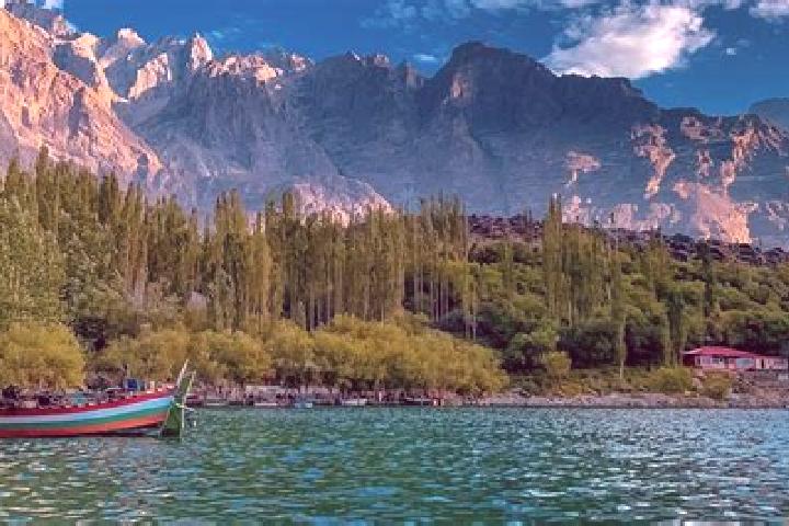 Elizabeth, 24 — Escort in Dambudas, Pakistan