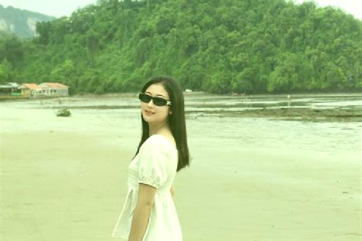Elizabeth, 24 — Escort in Homyen, Laos