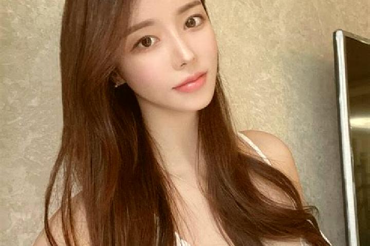 Elizabeth, 24 — Escort in Huiji, China