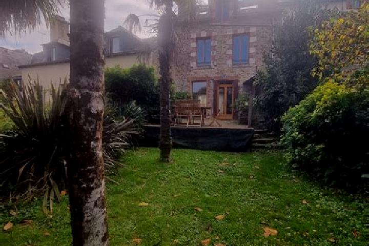 Elizabeth, 24 — Escort in La Roche-Bernard, France