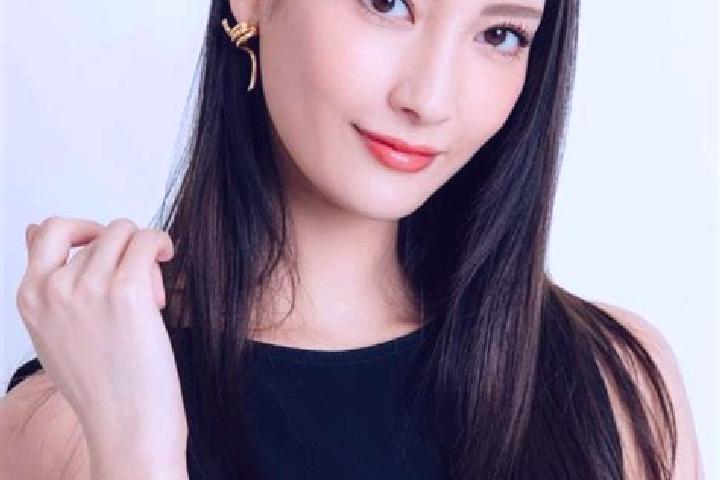 Elizabeth, 24 — Escort in Nanao, Japan