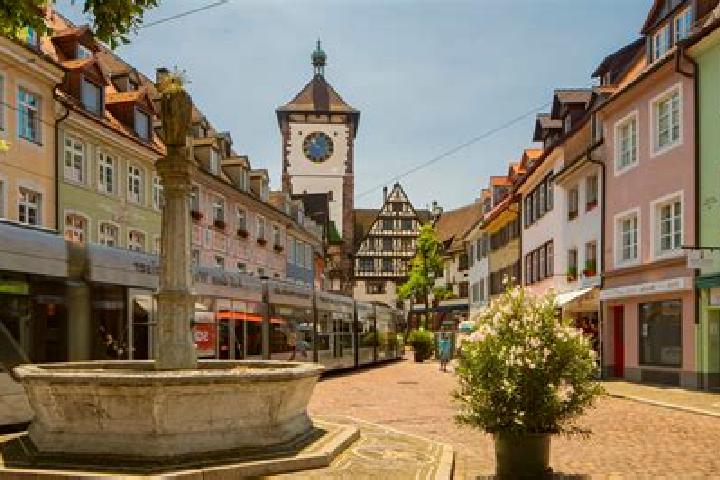 Elizabeth, 24 — Escort in Vohringen, Germany