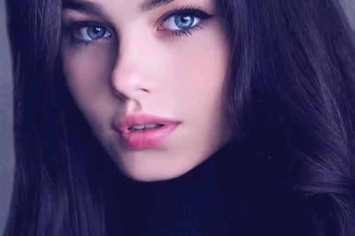 Elizabeth, 25, a brunette dark-eyed caucasian companion based in Cienega Springs. Offering Girlfriend Experience, Tantra, Prostate Massage, Striptease. Avail...
