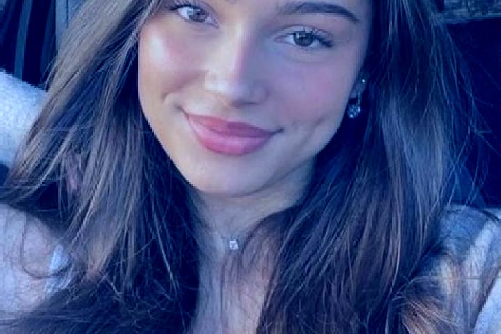 Elizabeth, 25, a chestnut hazel-eyed european companion based in Zivandani. Offering A-Level, GFE, Travel Companion. Available for incall and outcall, day an...