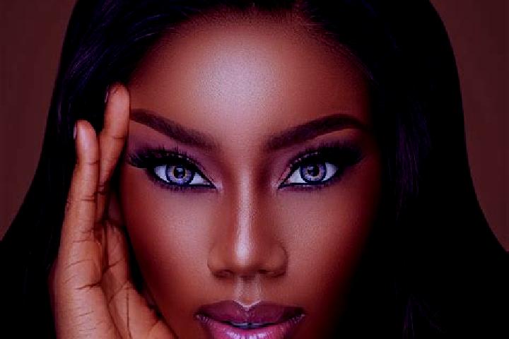 Elizabeth, 25, a red blue-eyed ebony companion based in Turgenevo. Offering Tantra, Roleplay, GFE. Available for incall and outcall, day and evening dates.