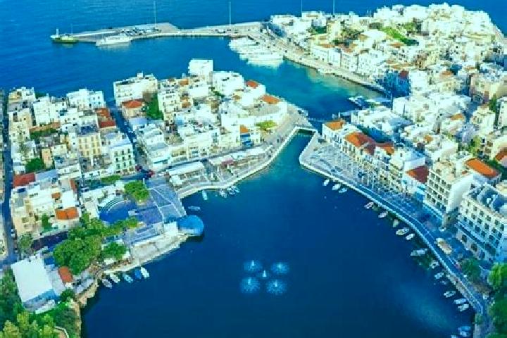 Elizabeth, 25 — Escort in Agios Vissarionas, Greece