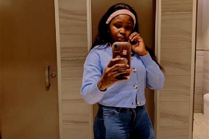 Elizabeth, 25 — Escort in Ha-Mavhunga, South Africa