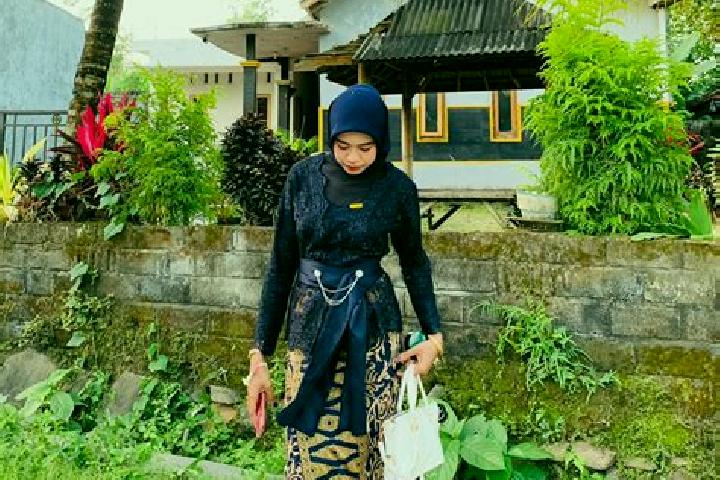 Elizabeth, 25 — Escort in Semayan, Indonesia