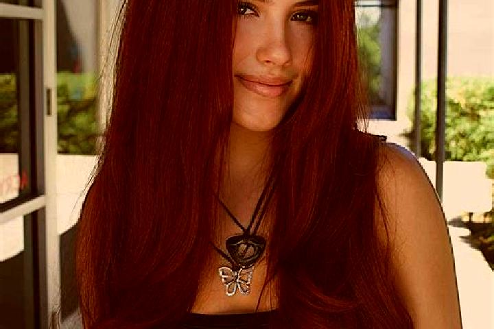 Elizabeth, 26, a auburn dark-eyed indian companion based in Gemonio. Offering CIM, A-Level, BDSM. Available for incall and outcall, day and evening dates.