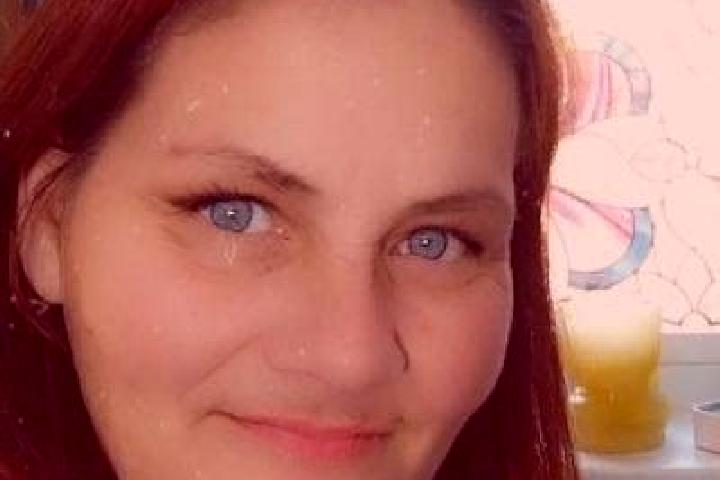 Elizabeth, 26, a red dark-eyed mediterranean companion based in Stokrooie. Offering Duos, Domination, Fetish. Available for incall and outcall, day and eveni...