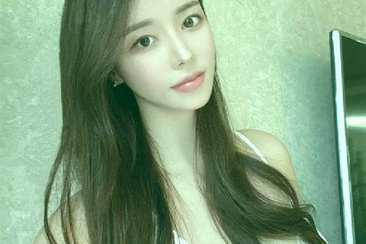 Elizabeth, 26 — Escort in Nanmeng, China