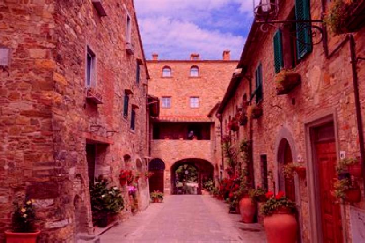 Elizabeth, 26 — Escort in Poggio di Roio, Italy