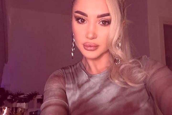 Elizabeth, 27, a blonde amber-eyed latina companion based in Centrache. Offering Domination, BDSM, Dinner Date, GFE, Erotic Massage. Available for incall and...
