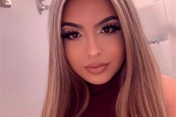 Elizabeth, 27, a blonde dark-eyed latina companion based in Villassio. Offering Roleplay, Deep French Kissing, A-Level, GFE. Available for incall and outcall...