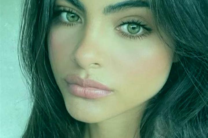 Elizabeth, 27, a red hazel-eyed latina companion based in Renovo. Offering Deep French Kissing, Couples, A-Level, Domination. Available for incall and outcal...