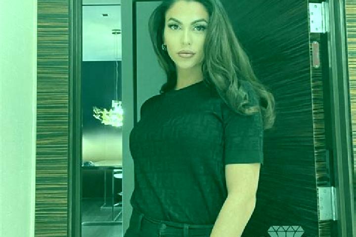 Elizabeth, 27 — Escort in Alexandria, Canada
