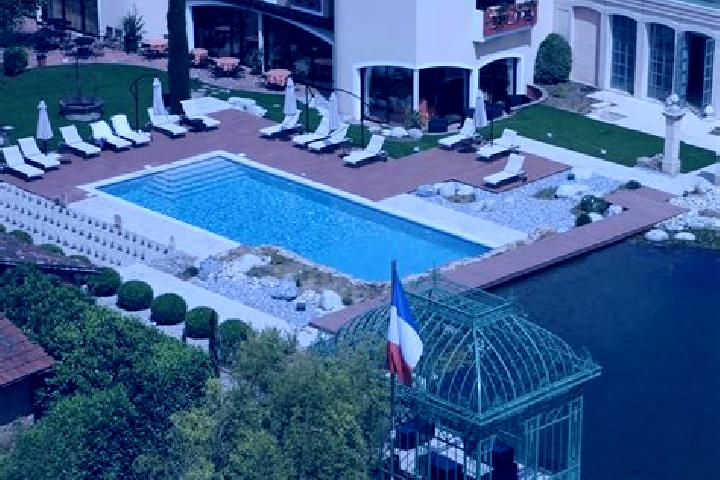 Elizabeth, 27 — Escort in Buellas, France