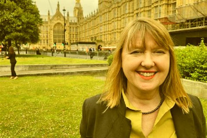 Elizabeth, 27 — Escort in Chippenham, United Kingdom