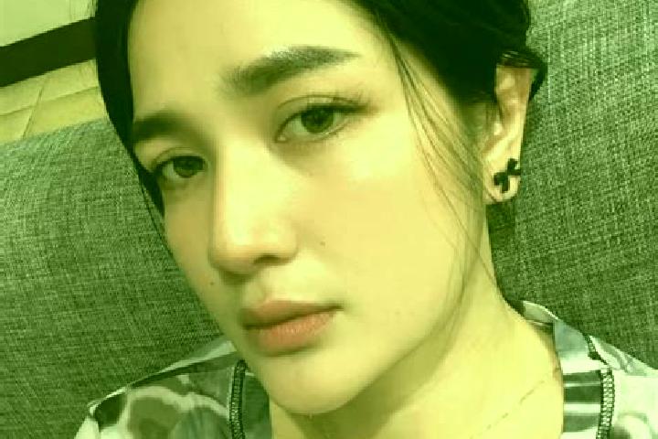 Elizabeth, 27 — Escort in Dukoh, Indonesia