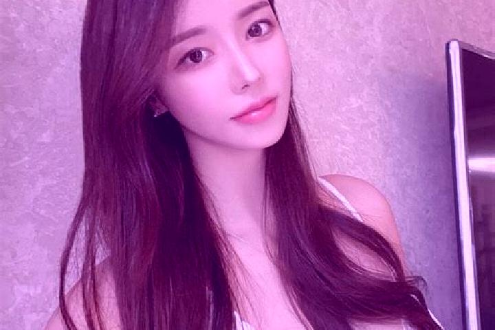 Elizabeth, 27 — Escort in Pinglumiao, China