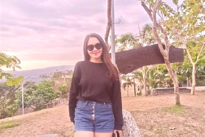 Elizabeth, 27 — Escort in Suyo, Philippines