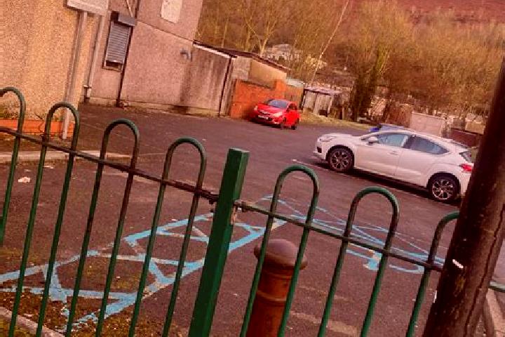 Elizabeth, 27 — Escort in Tredegar, United Kingdom