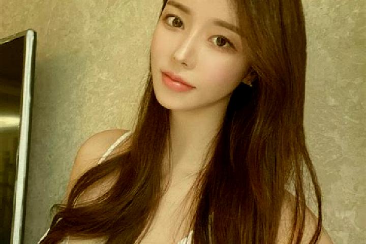 Elizabeth, 27 — Escort in Xionghe, China