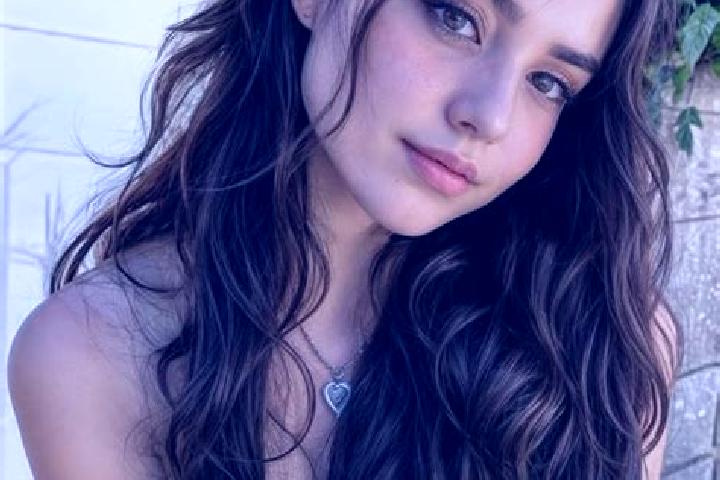 Elizabeth, 28, a auburn amber-eyed middle eastern companion based in Huajlaya. Offering Domination, Girlfriend Experience, CIM. Available for incall and outc...