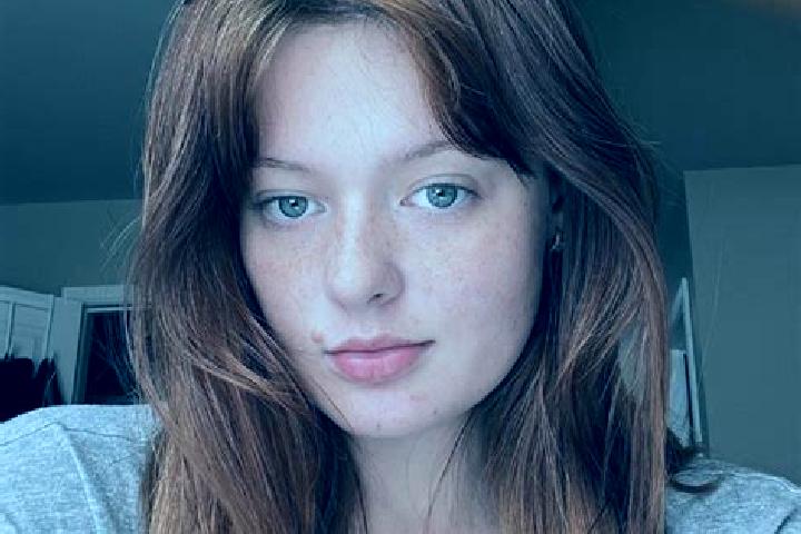Elizabeth, 28, a red grey-eyed mediterranean companion based in Trmice. Offering BDSM, Duos, Striptease, 69. Available for incall and outcall, day and evenin...
