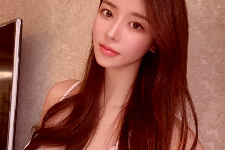 Elizabeth, 28 — Escort in Baso, Indonesia