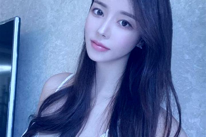 Elizabeth, 28 — Escort in Cungapmimbo, Indonesia