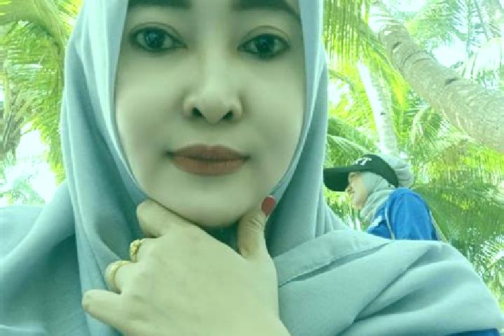 Elizabeth, 28 — Escort in Mentaras, Indonesia