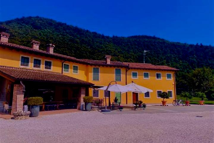 Elizabeth, 28 — Escort in Semproniano, Italy