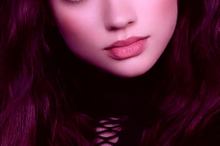 Elizabeth, 29, a auburn brown-eyed european companion based in Tecomate. Offering A-Level, CIM, Travel Companion. Available for incall and outcall, day and e...