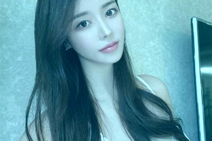 Elizabeth, 29 — Escort in Dengjiaxiang, China
